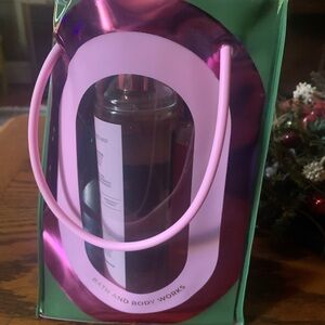 BATH & BODY WORKS GIFT SET IN ROSE